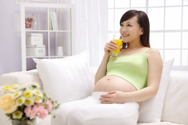 Mẹ bầu nên bổ sung các loại vitamin và trái cây