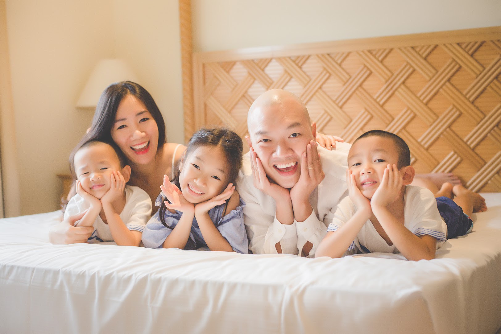 để "giữ lửa" cho cuộc hôn nhân, chị thường xuyên cùng chồng đi du lịch, chinh phục các ngọn núi cao, tham gia công tác xã hội, thiện nguyện,... giúp thắt chặt tình cảm vợ chồng.