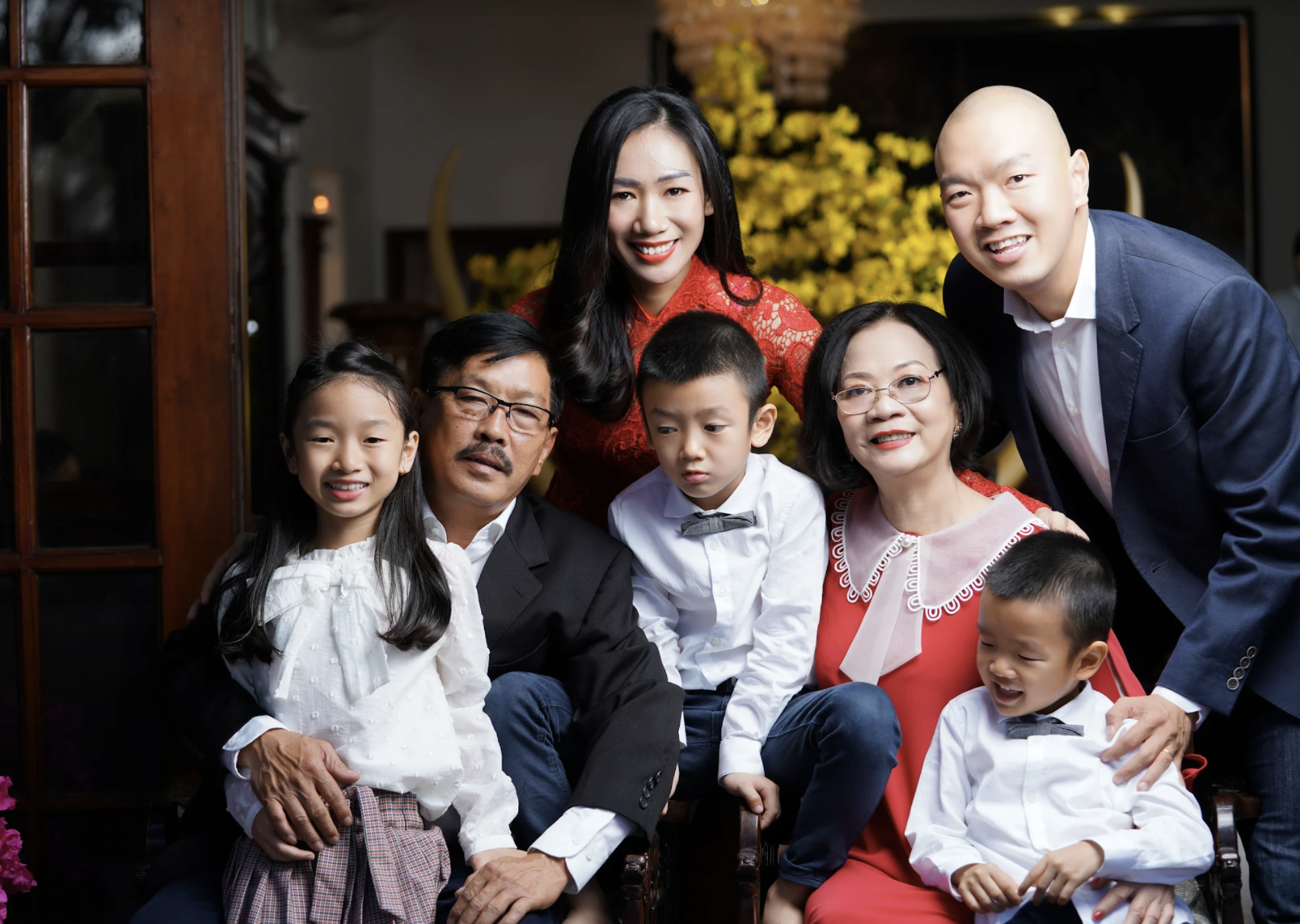 NGƯỜI MẸ ĐẢM VIỆC NHÀ